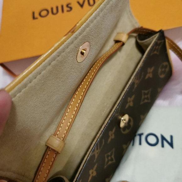 Louis Vuitton Pochette - Picture 4 of 11